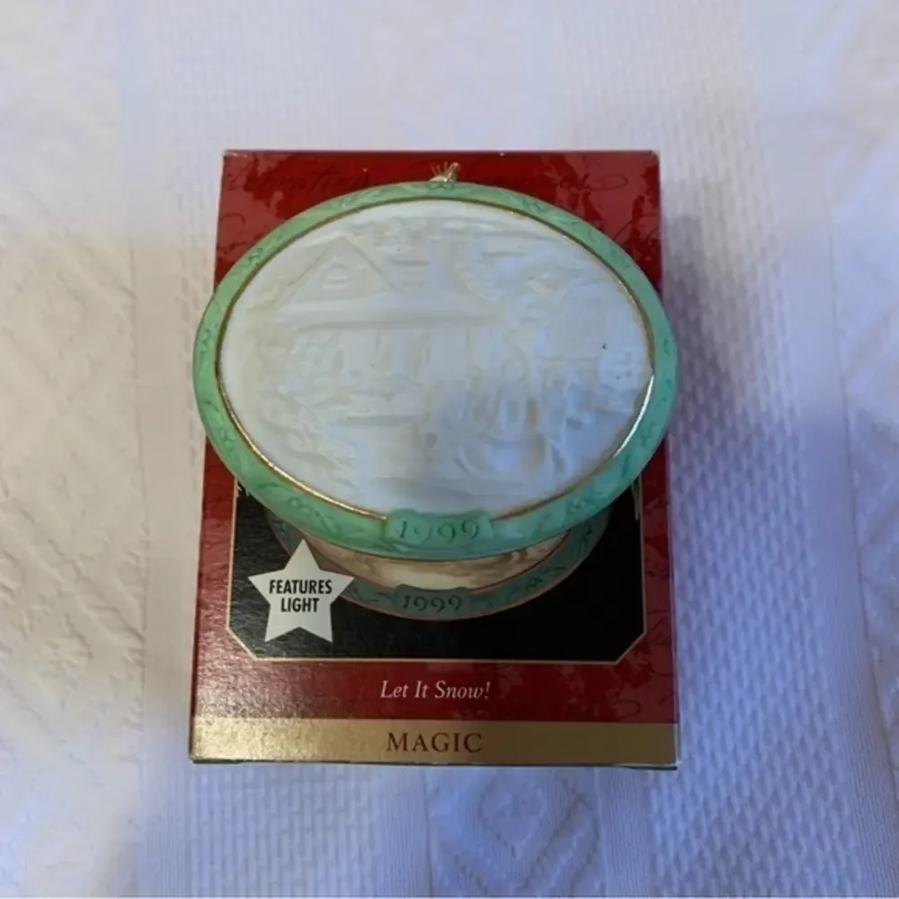 Vintage‎ Hallmark Keepsake Let it Snow! 1999 Christmas ornament